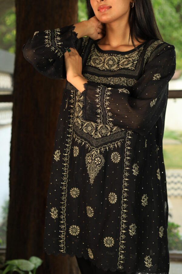 Malmal Chikankari Kamdani Short Kurti - Image 4