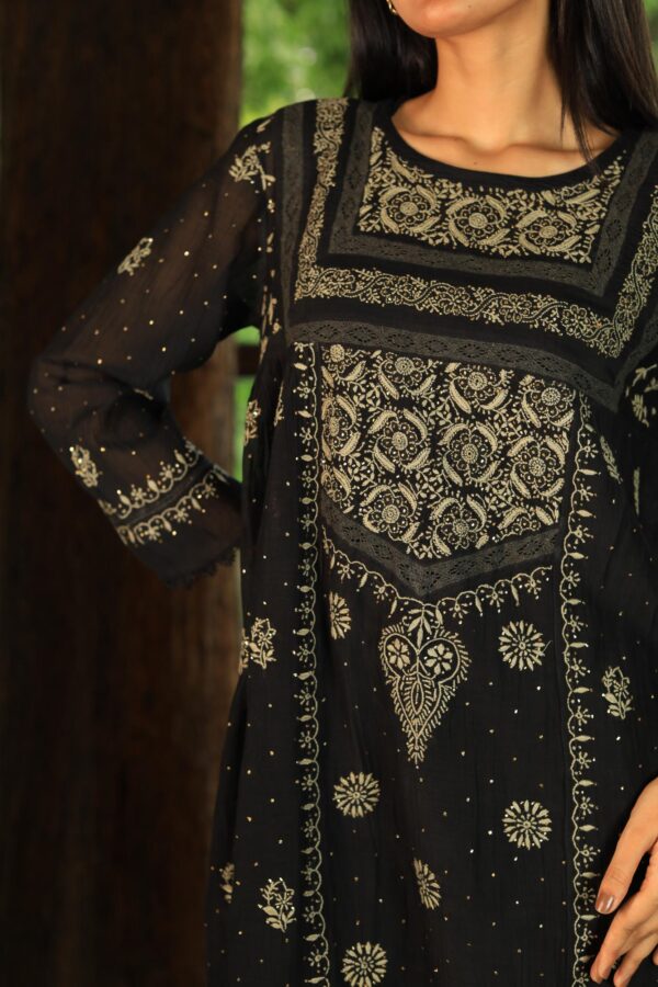 Malmal Chikankari Kamdani Short Kurti - Image 5