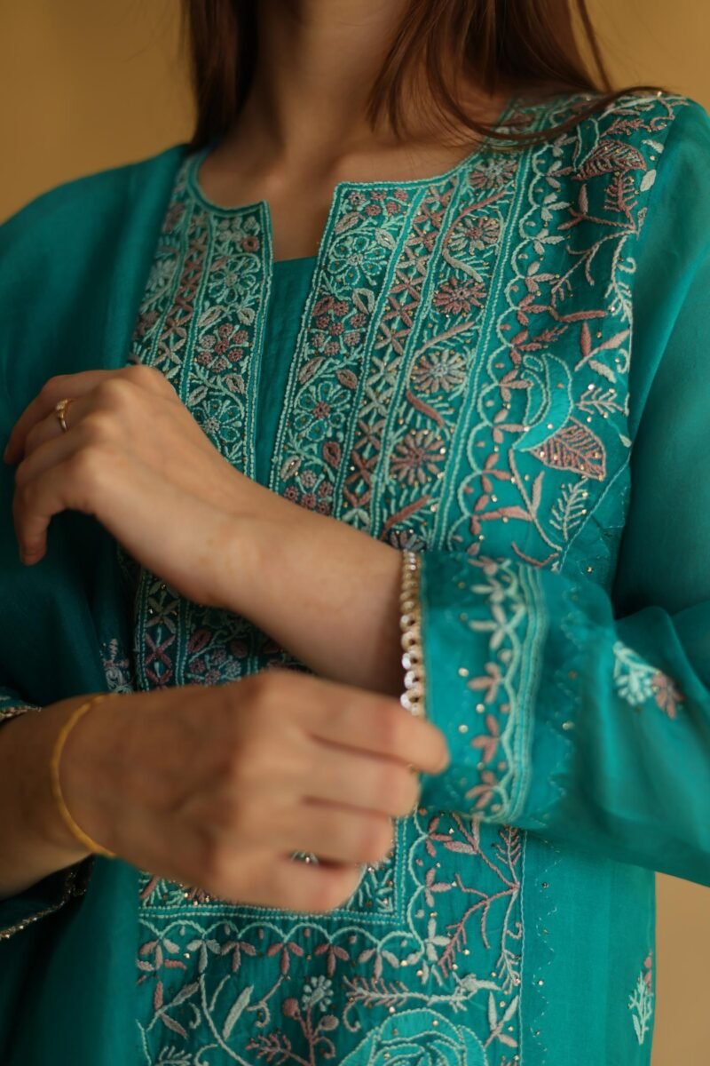 Mukaish Kamdani Noor Organza Chikankari Kurta Set