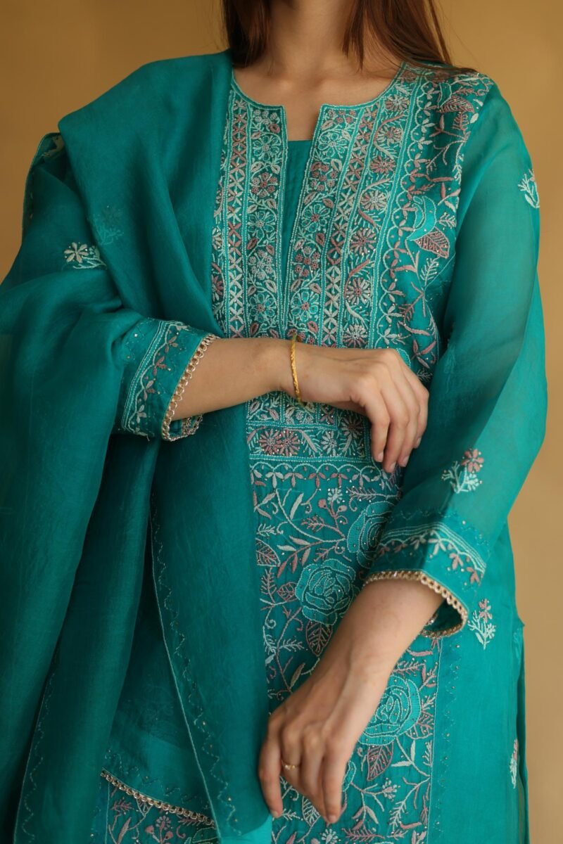 Mukaish Kamdani Noor Organza Chikankari Kurta Set