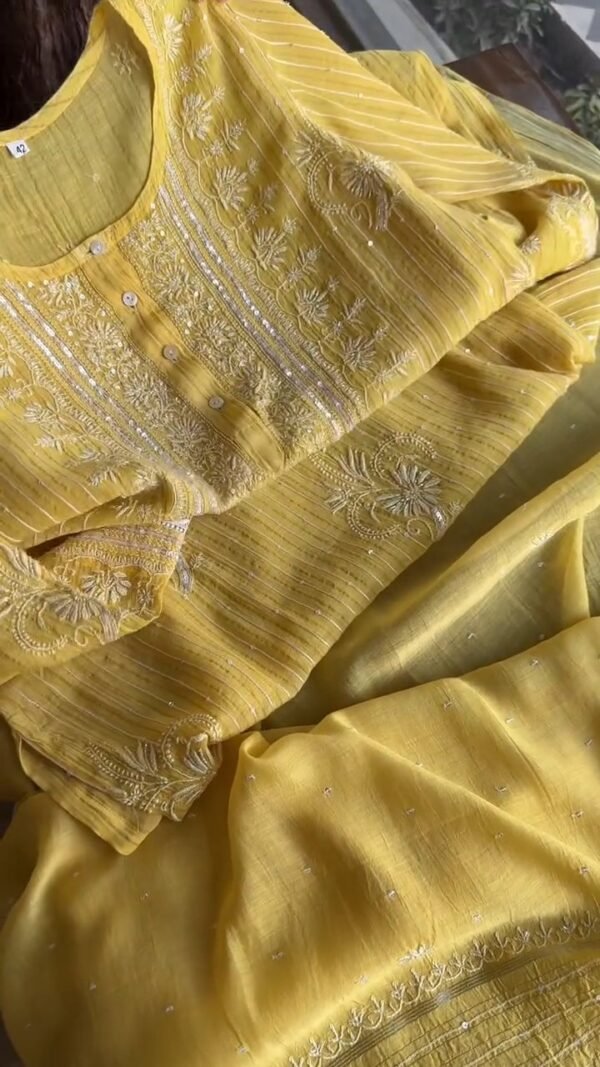Pastel Yellow Soft Malmal Stripe Pattern Pearl Work Chikankari Kurta Set - Image 3